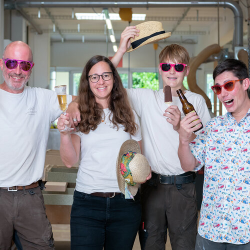 Das Team ist bereit für die Ferien – und unsere zwei Neuen sind schon mittendrin statt nur dabei! 😎Herzlich... Das Team ist bereit für die Ferien – und unsere zwei Neuen sind schon mittendrin statt nur dabei! 😎Herzlich...