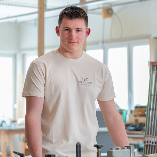 Herzlich willkommen bei Weishaupt AG Innenausbau, Robin! 👋Wir freuen uns, dich auf deinem weiteren Weg zum Schreiner... Herzlich willkommen bei Weishaupt AG Innenausbau, Robin! 👋Wir freuen uns, dich auf deinem weiteren Weg zum Schreiner...