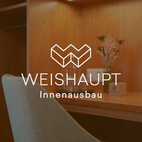✨ Warme Holzoberflächen, ausdrucksstarke Tapeten und viel Liebe zum Detail: Im Hotel Alpenblick in Schwende entstanden...